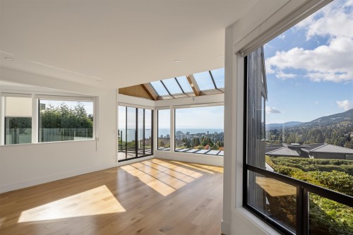 975 Aubeneau Crescent, West Vancouver, BC 