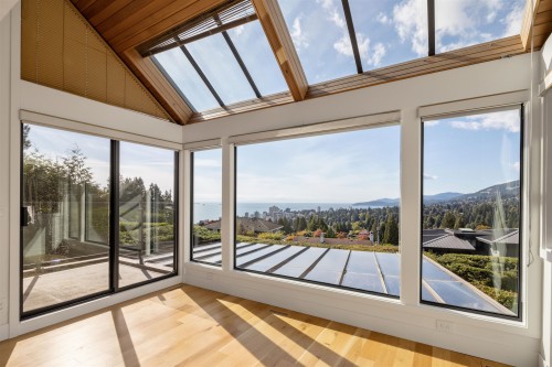 975 Aubeneau Crescent, West Vancouver, BC 