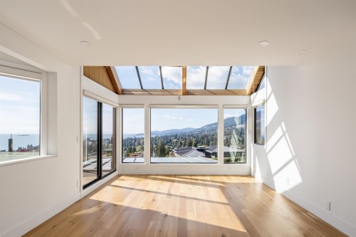 975 Aubeneau Crescent, West Vancouver, BC 