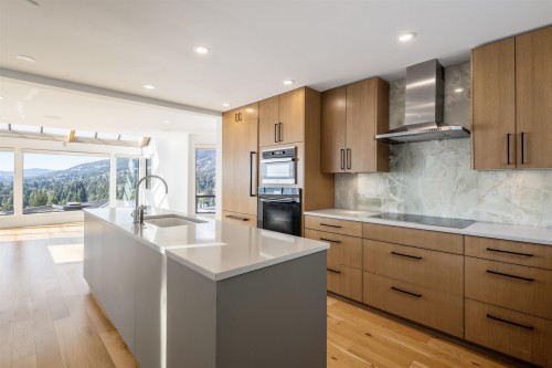 975 Aubeneau Crescent, West Vancouver, BC 