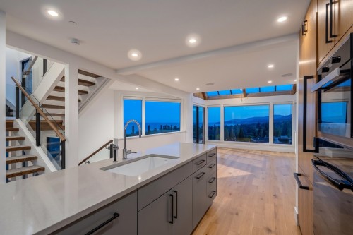 975 Aubeneau Crescent, West Vancouver, BC 