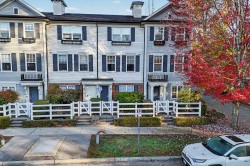 4-2495 Davies Avenue  Port Coquitlam, BC V3C 0B2