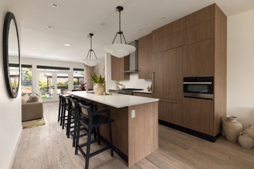 238 19Th Street E, North Vancouver, BC 