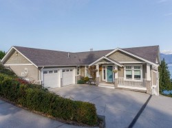 1208 St Andrews Road Gibsons, BC V0N 1V1