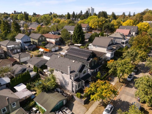1382 17Th Avenue E, Vancouver, BC 