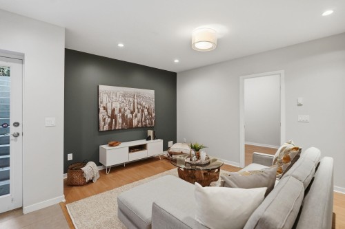 248 6Th Street E, North Vancouver, BC 
