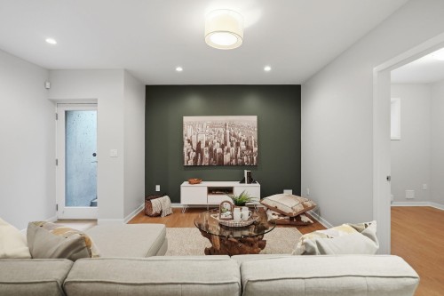 248 6Th Street E, North Vancouver, BC 