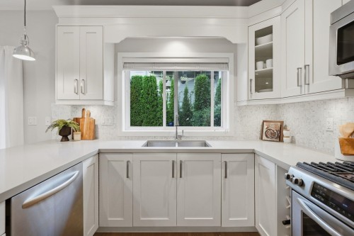 248 6Th Street E, North Vancouver, BC 