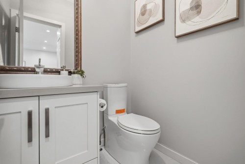 248 6Th Street E, North Vancouver, BC 