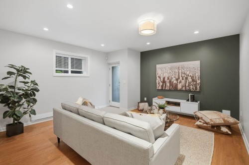 248 6Th Street E, North Vancouver, BC 