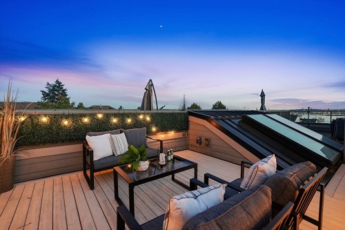 248 6Th Street E, North Vancouver, BC 