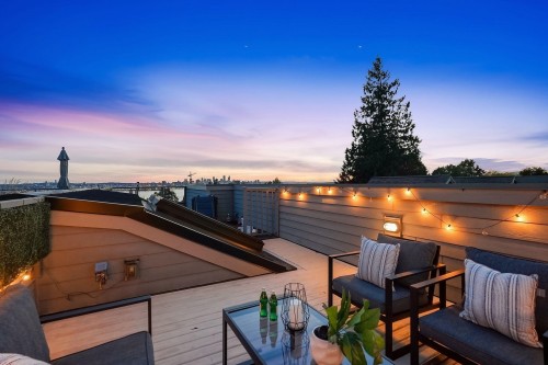 248 6Th Street E, North Vancouver, BC 