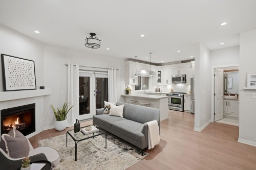 248 6Th Street E, North Vancouver, BC 