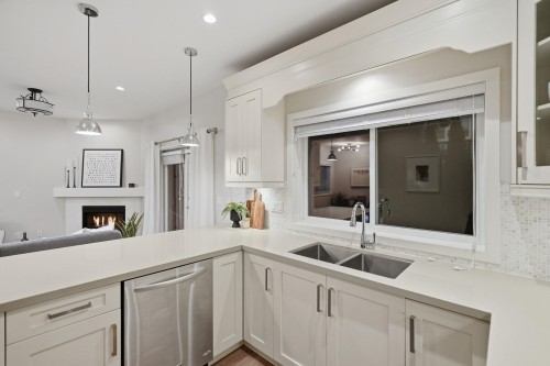 248 6Th Street E, North Vancouver, BC 