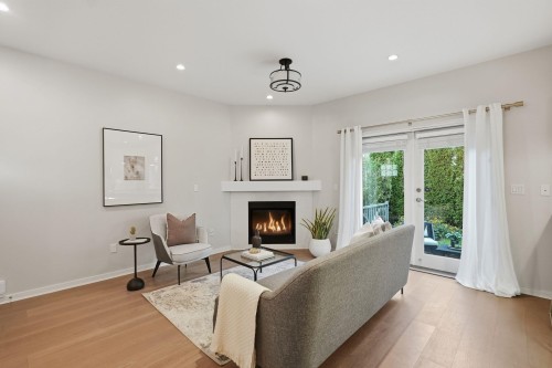 248 6Th Street E, North Vancouver, BC 