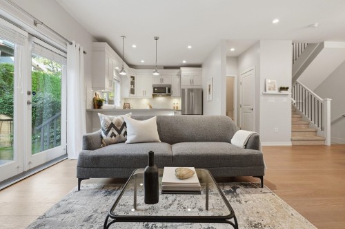 248 6Th Street E, North Vancouver, BC 