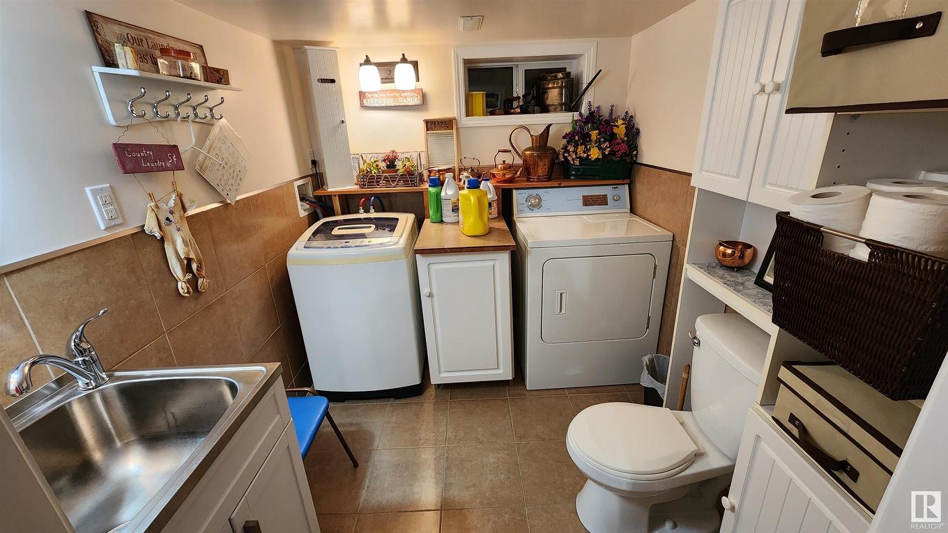 7308 Twp Rd 562, Rural St. Paul County, AB - Indoor Photo Showing Laundry Room