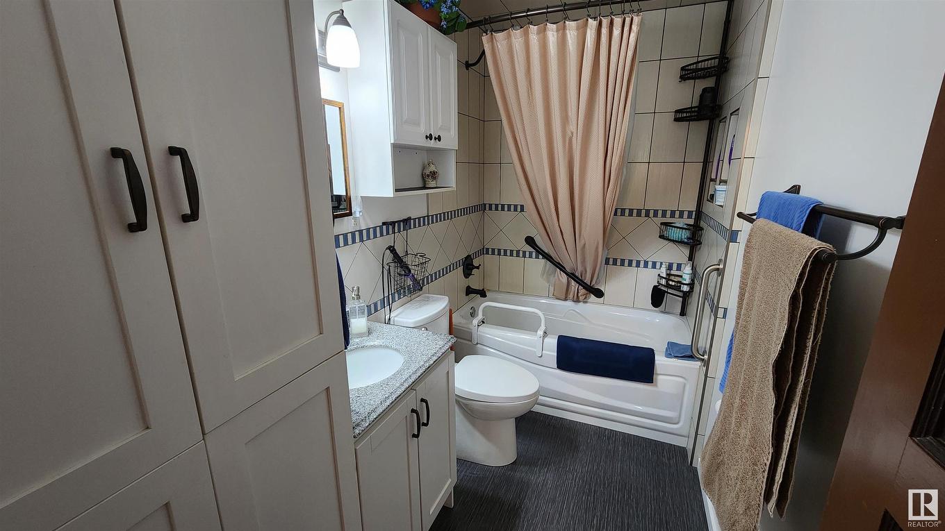 7308 Twp Rd 562, Rural St. Paul County, AB - Indoor Photo Showing Bathroom