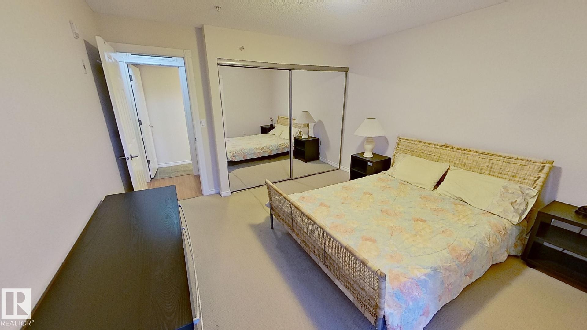 119 12110 106 Avenue Nw, Edmonton, AB - Indoor Photo Showing Bedroom