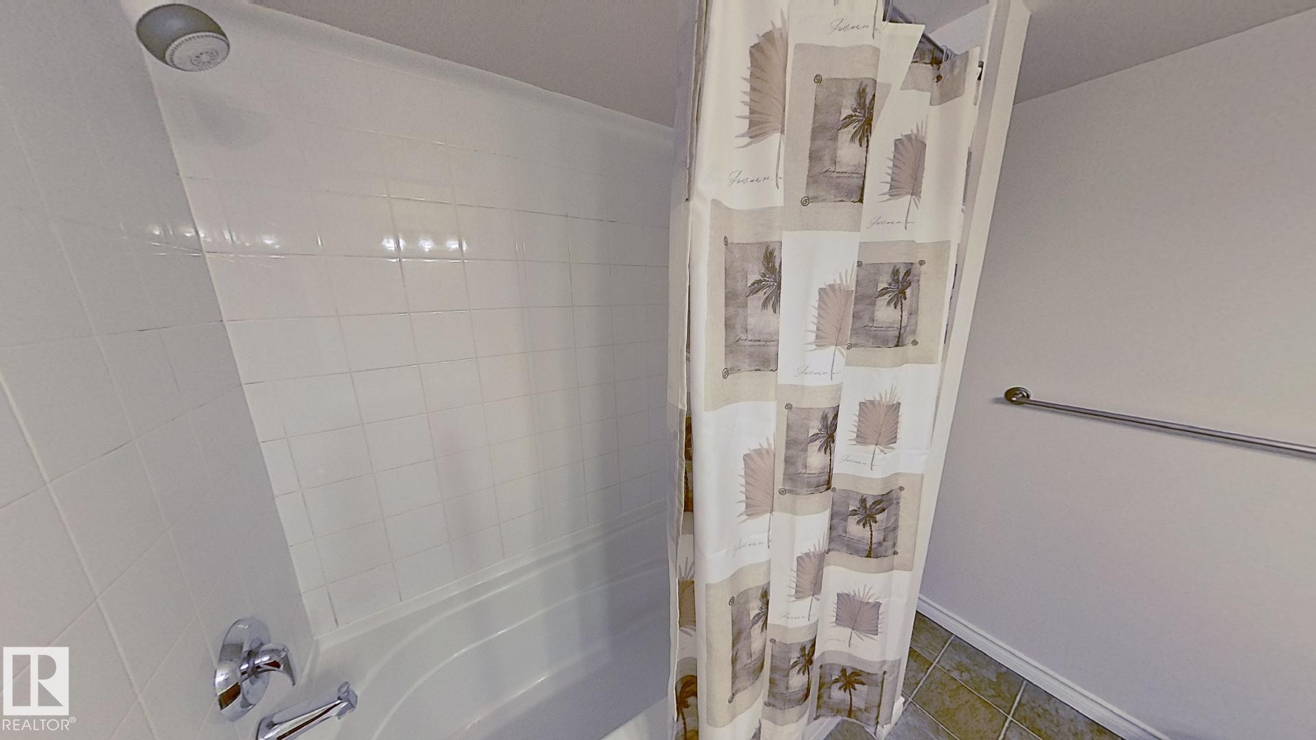 119 12110 106 Avenue Nw, Edmonton, AB - Indoor Photo Showing Bathroom