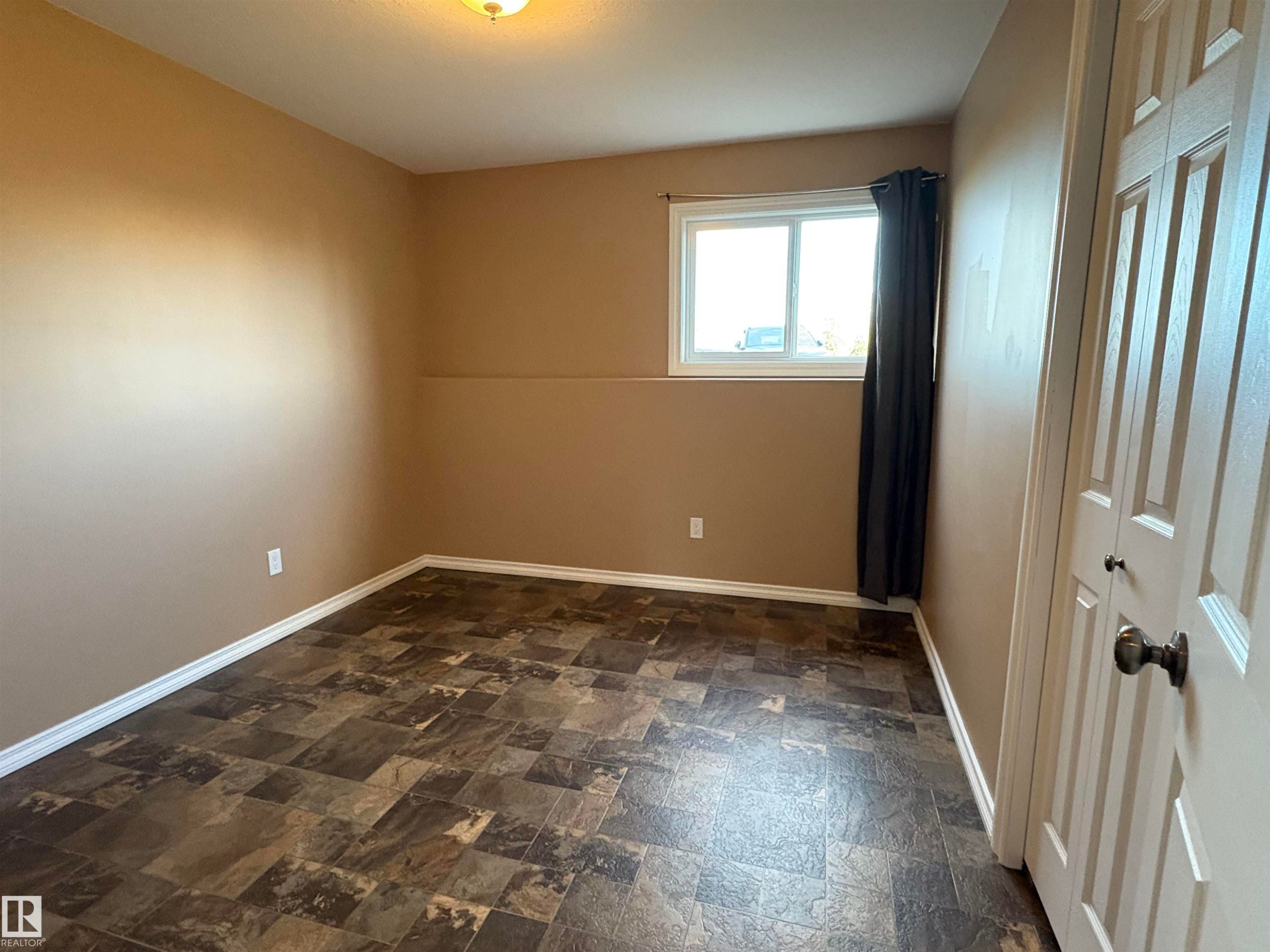 5302 Railway Avenue, Elk Point, AB - Indoor Photo Showing Other Room