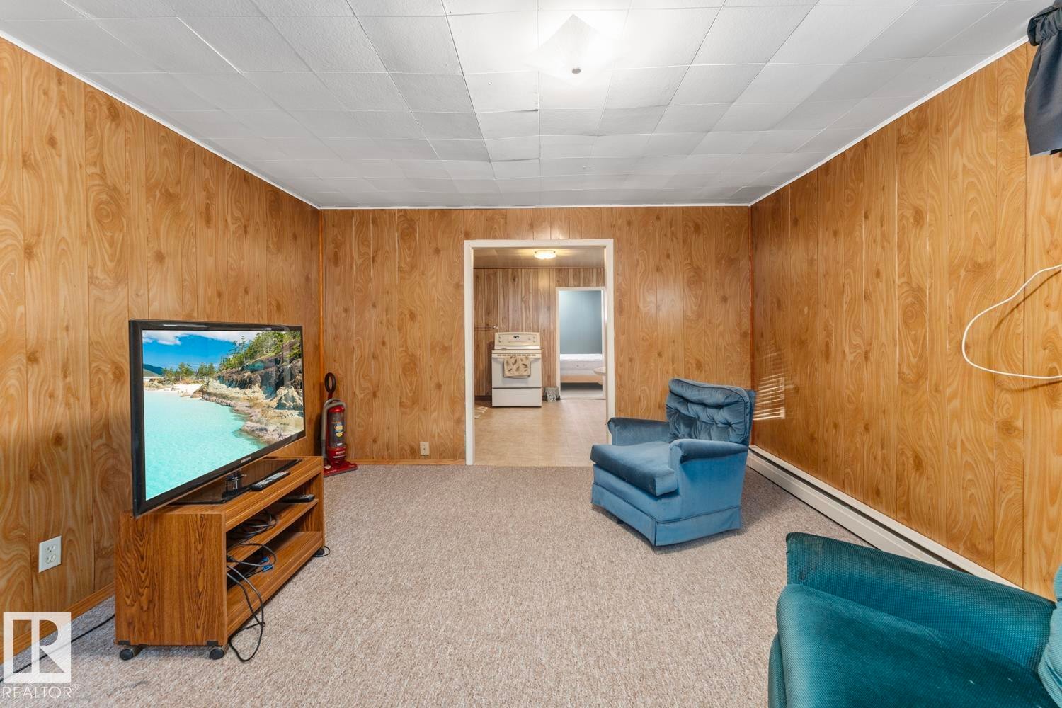 4715 47 Avenue, Cold Lake, AB - Indoor Photo Showing Other Room