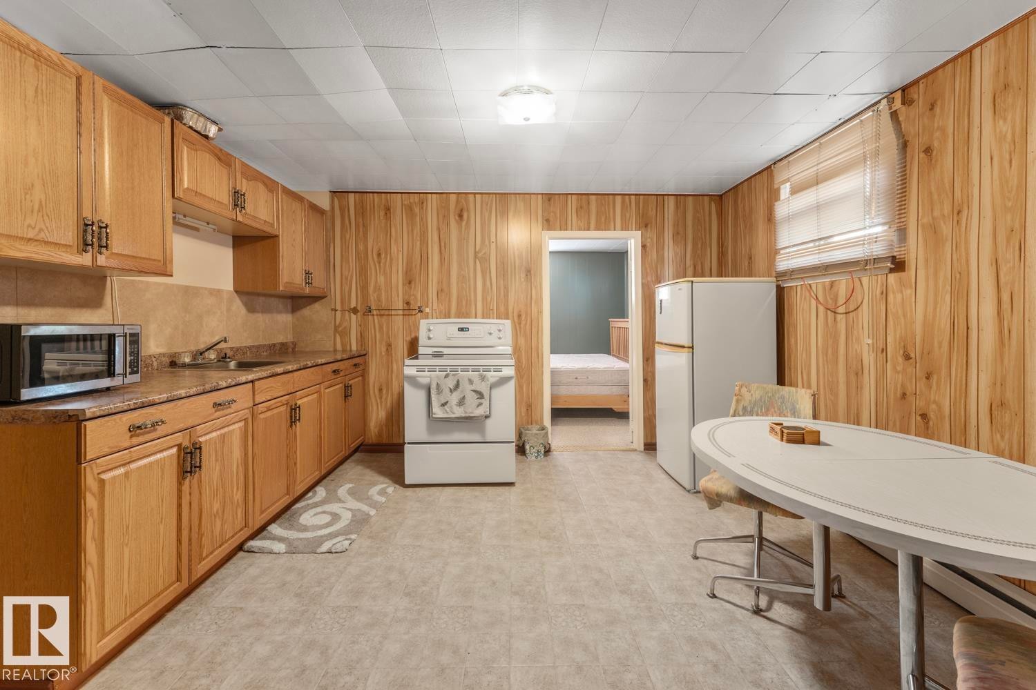 4715 47 Avenue, Cold Lake, AB - Indoor