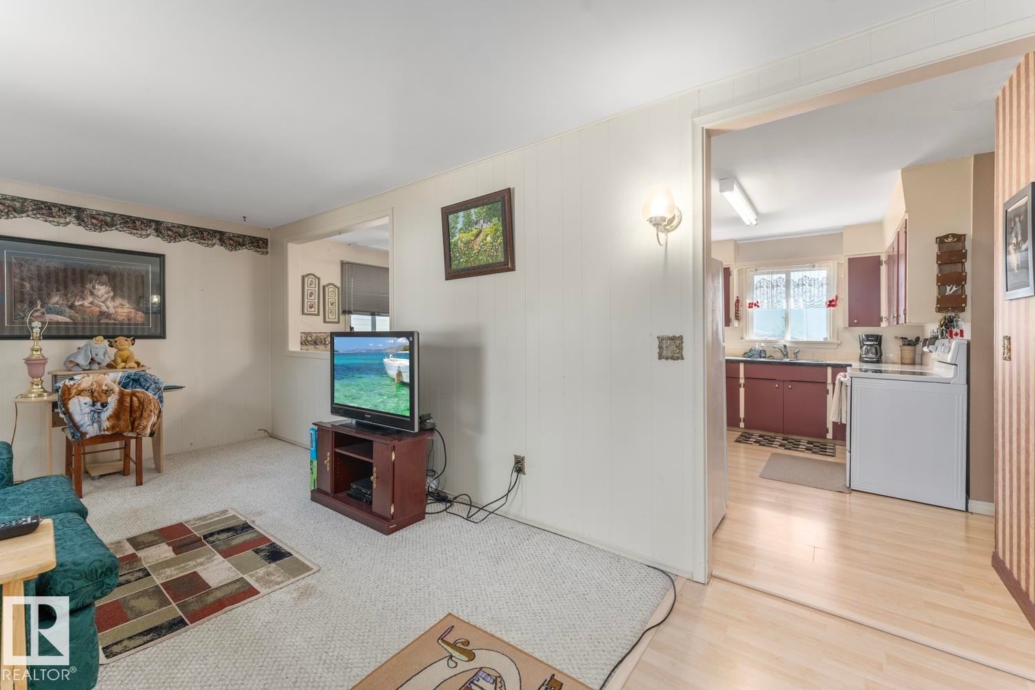 4715 47 Avenue, Cold Lake, AB - Indoor Photo Showing Other Room