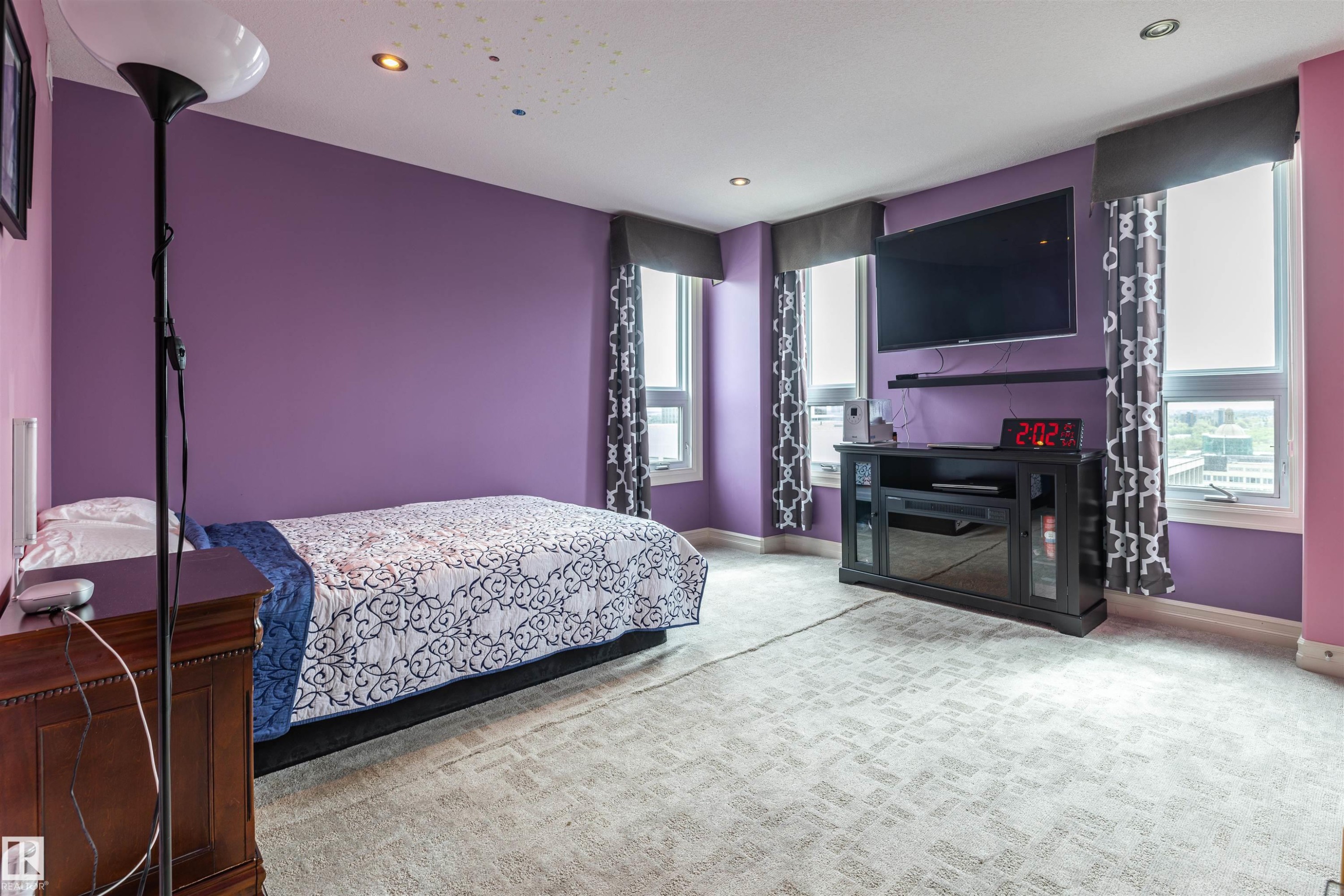 1801 9939 109 Street, Edmonton, AB - Indoor Photo Showing Bedroom