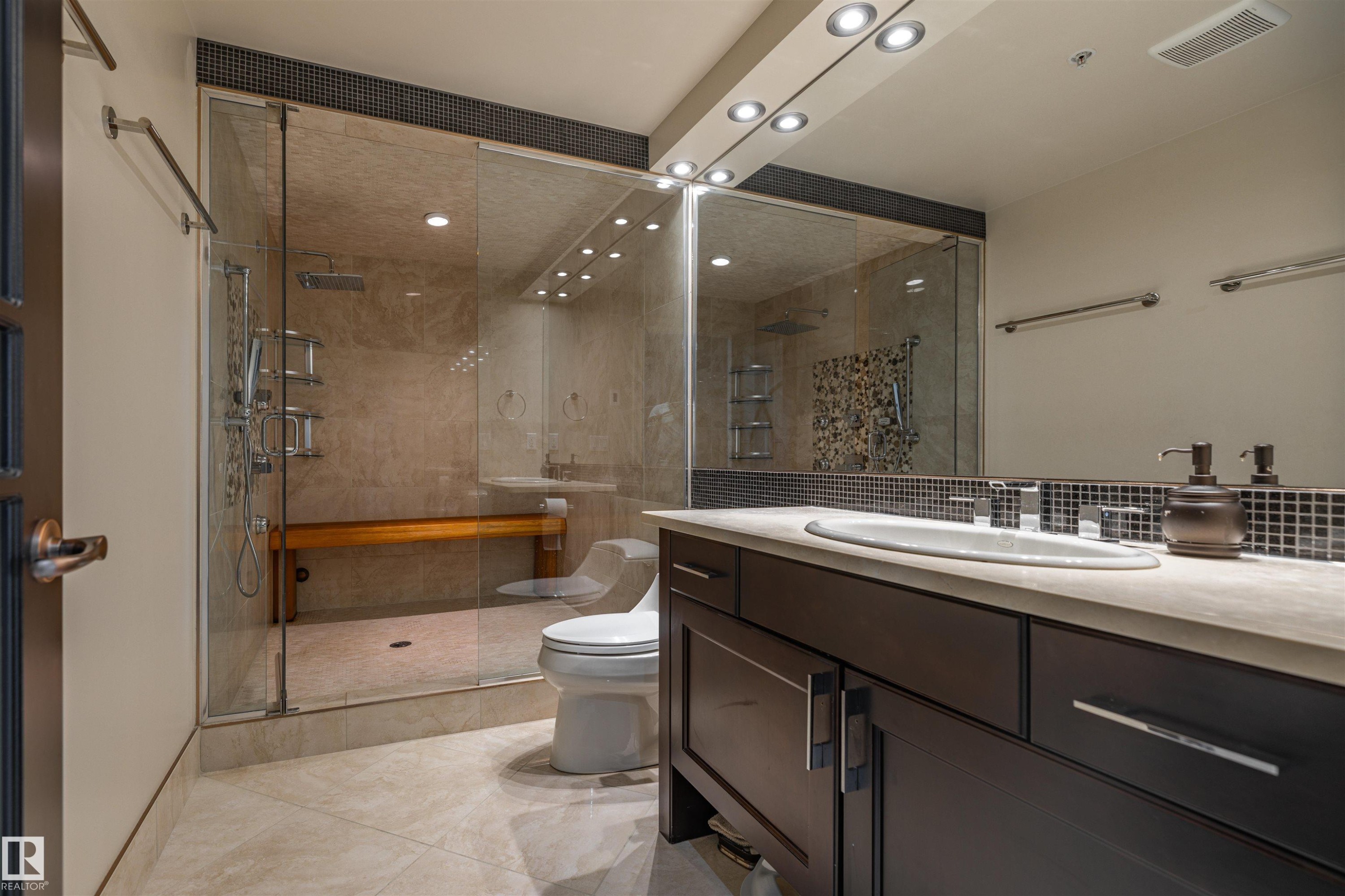 1801 9939 109 Street, Edmonton, AB - Indoor Photo Showing Bathroom