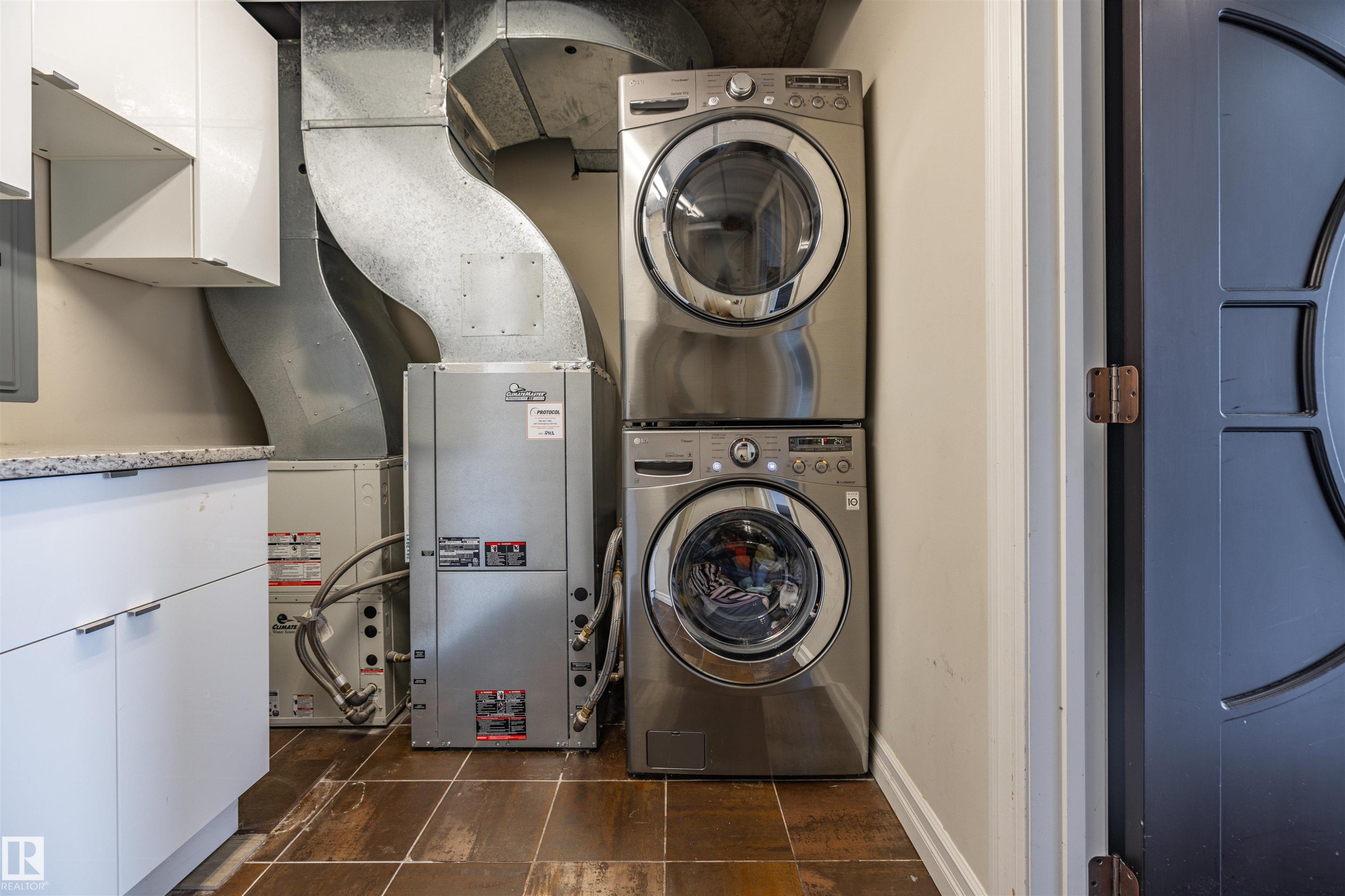 1801 9939 109 Street, Edmonton, AB - Indoor Photo Showing Laundry Room