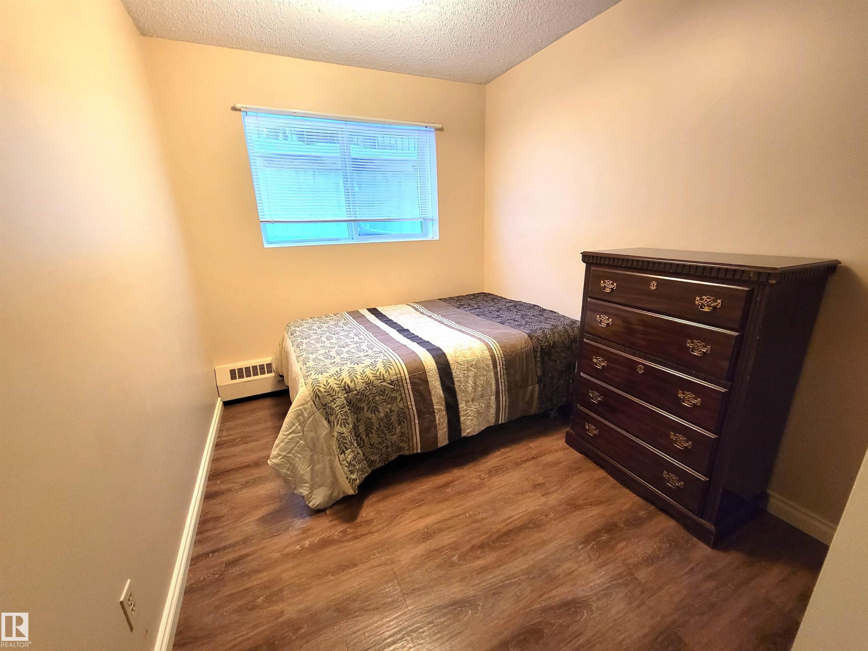101 911 10 Street, Cold Lake, AB - Indoor Photo Showing Bedroom