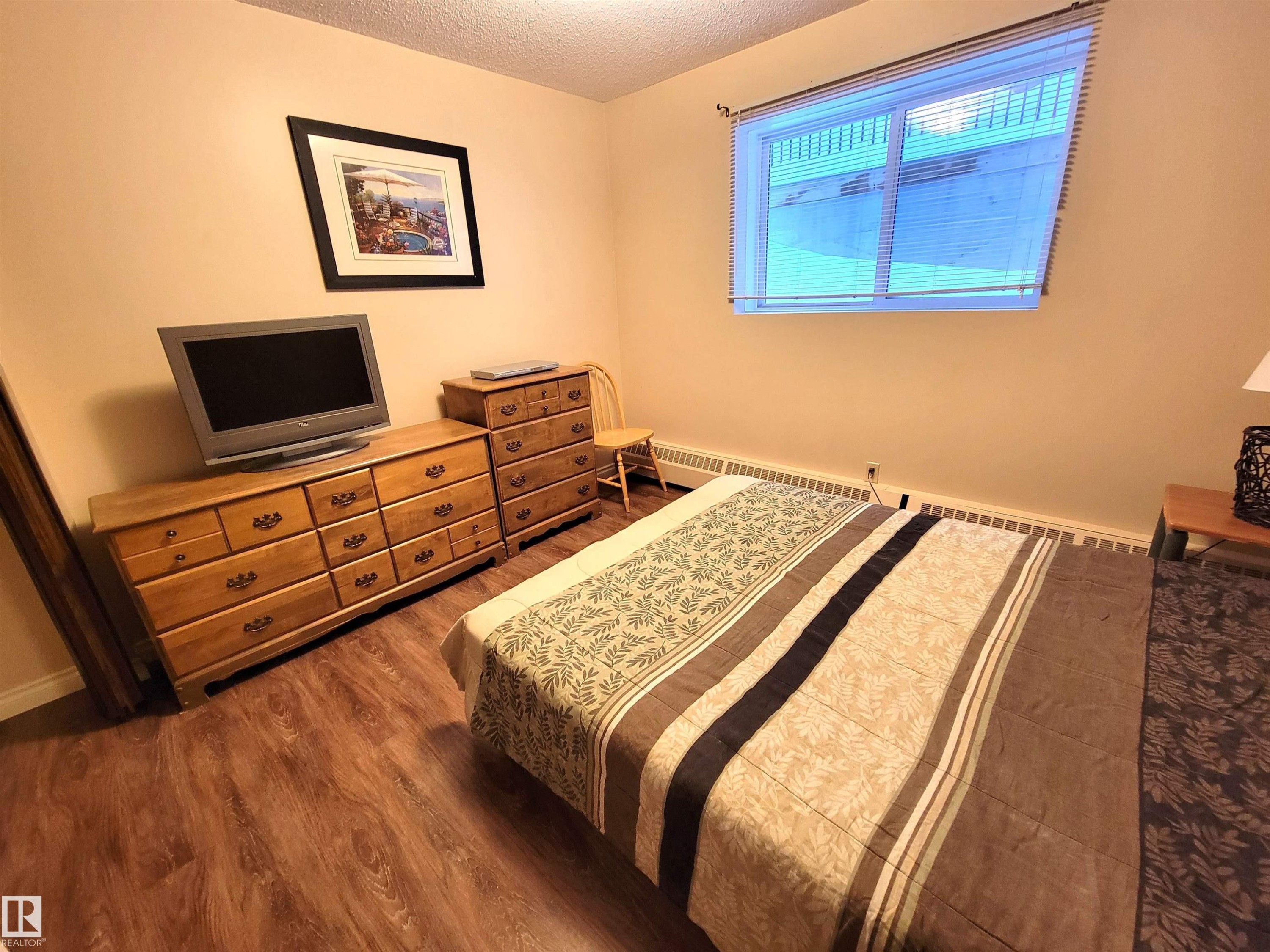 101 911 10 Street, Cold Lake, AB - Indoor Photo Showing Bedroom