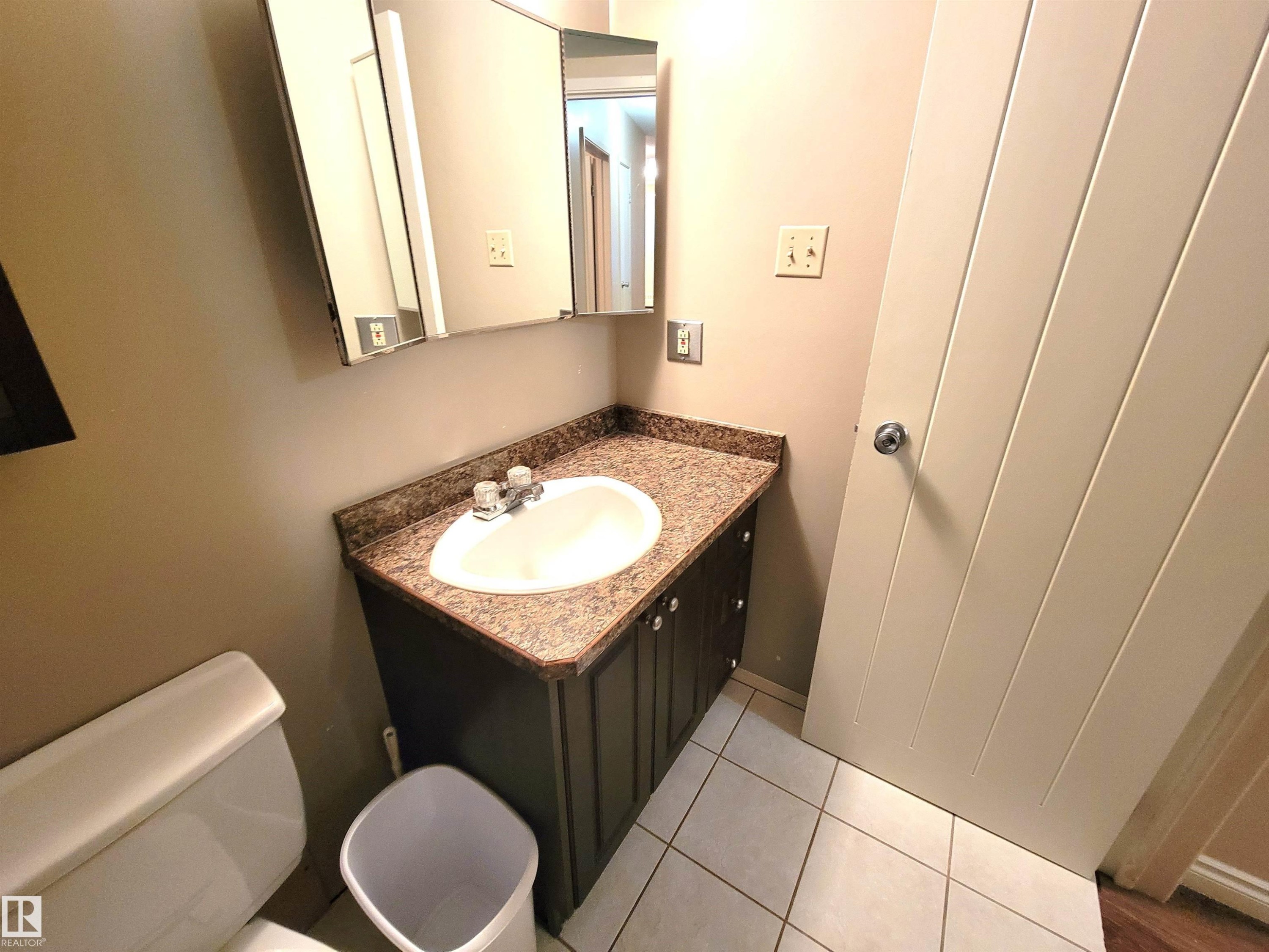 101 911 10 Street, Cold Lake, AB - Indoor Photo Showing Bathroom