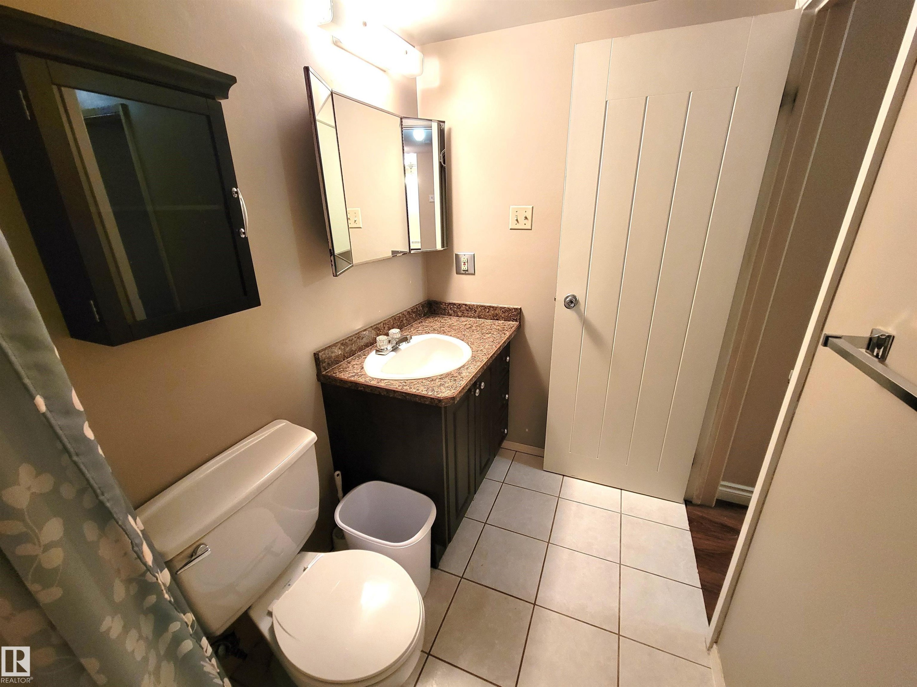 101 911 10 Street, Cold Lake, AB - Indoor Photo Showing Bathroom
