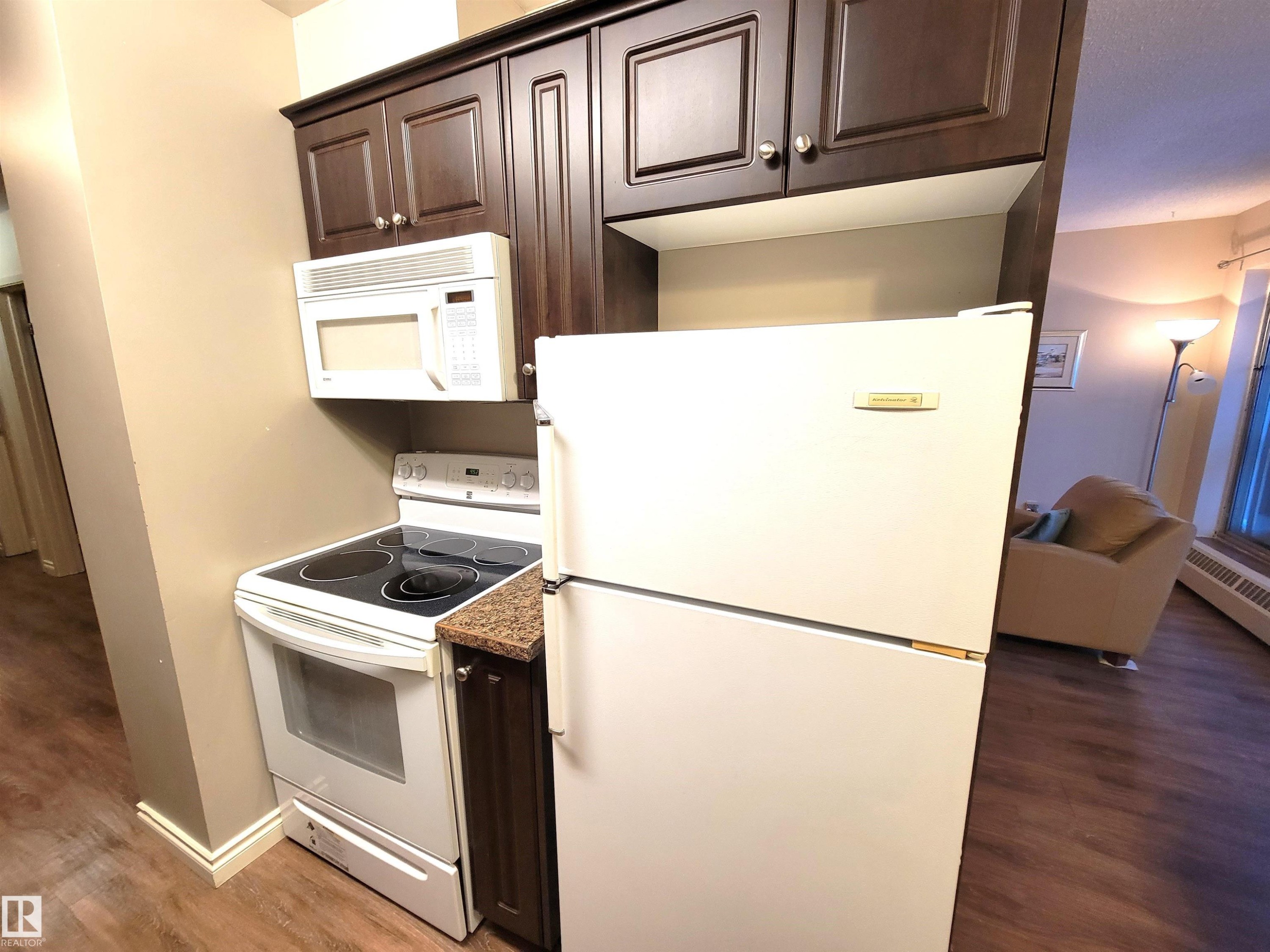 101 911 10 Street, Cold Lake, AB - Indoor Photo Showing Kitchen