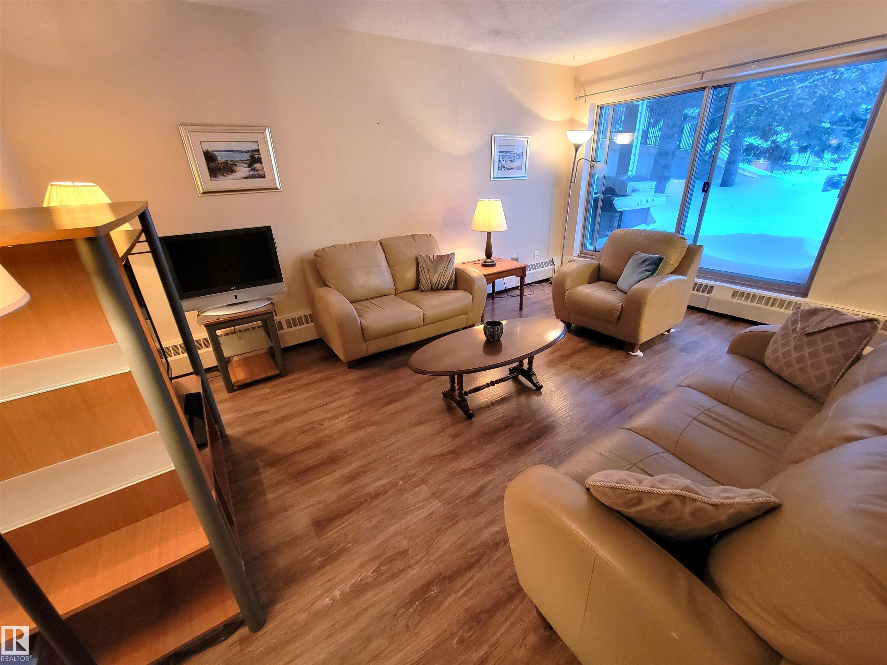 101 911 10 Street, Cold Lake, AB - Indoor Photo Showing Living Room