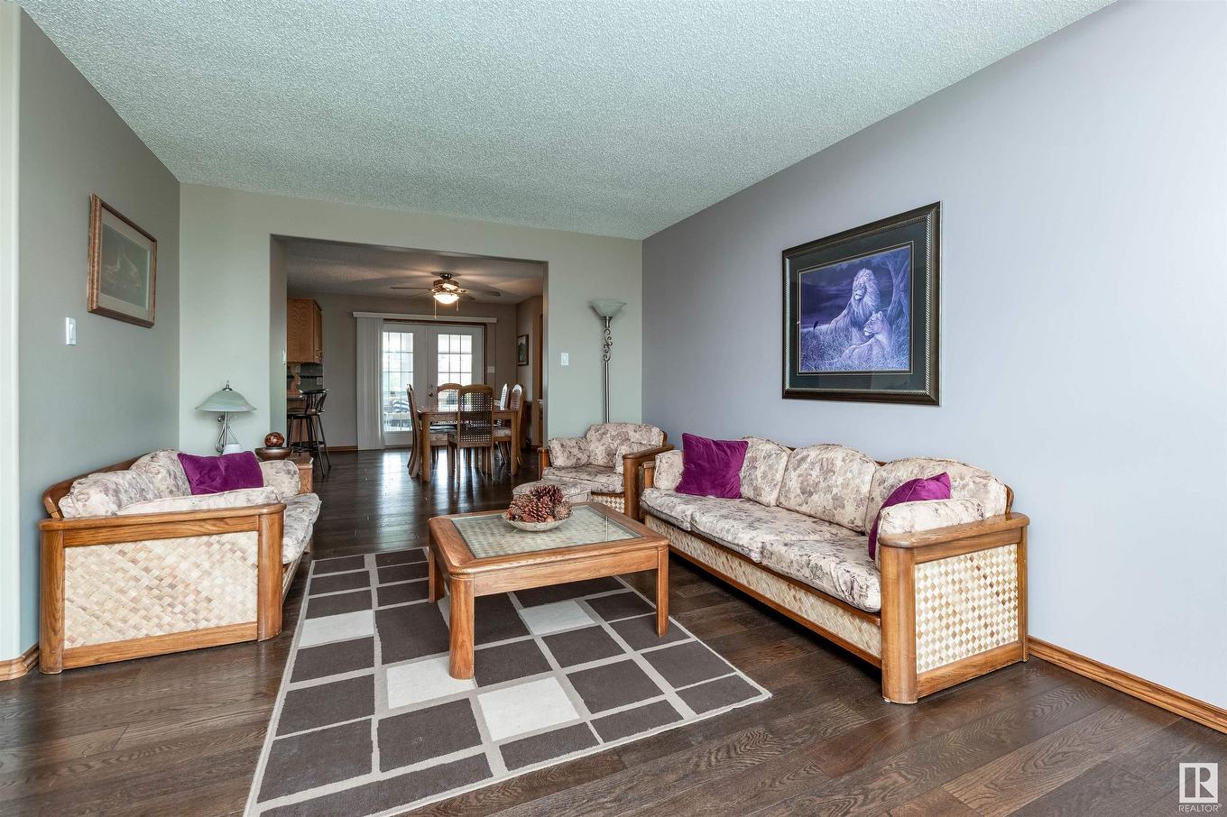 4126 46 Street, Vegreville, AB - Indoor Photo Showing Living Room