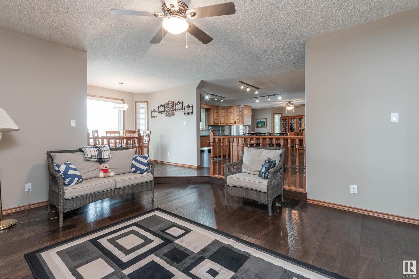 4126 46 Street, Vegreville, AB - Indoor Photo Showing Living Room