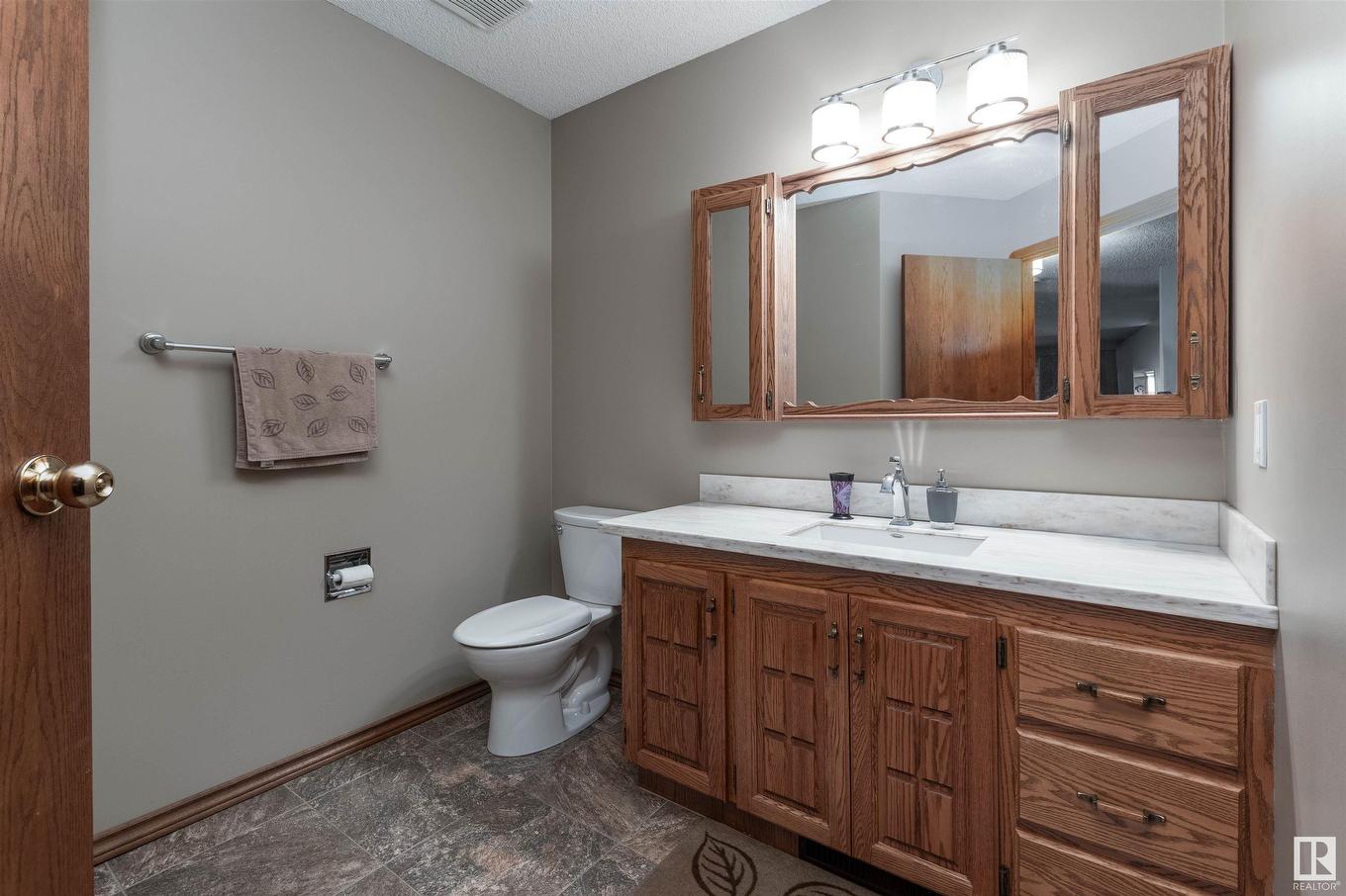 4126 46 Street, Vegreville, AB - Indoor Photo Showing Bathroom