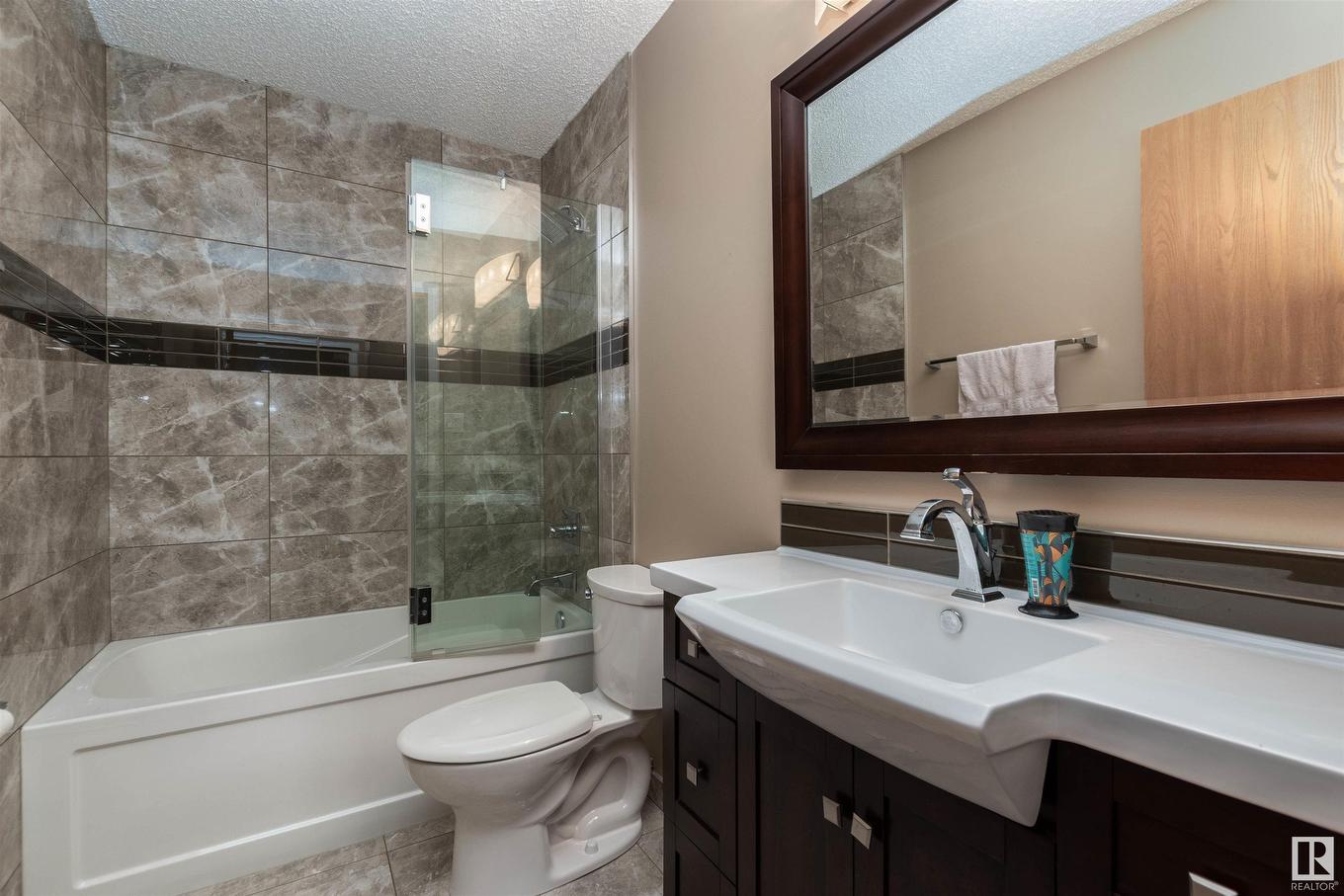 4126 46 Street, Vegreville, AB - Indoor Photo Showing Bathroom