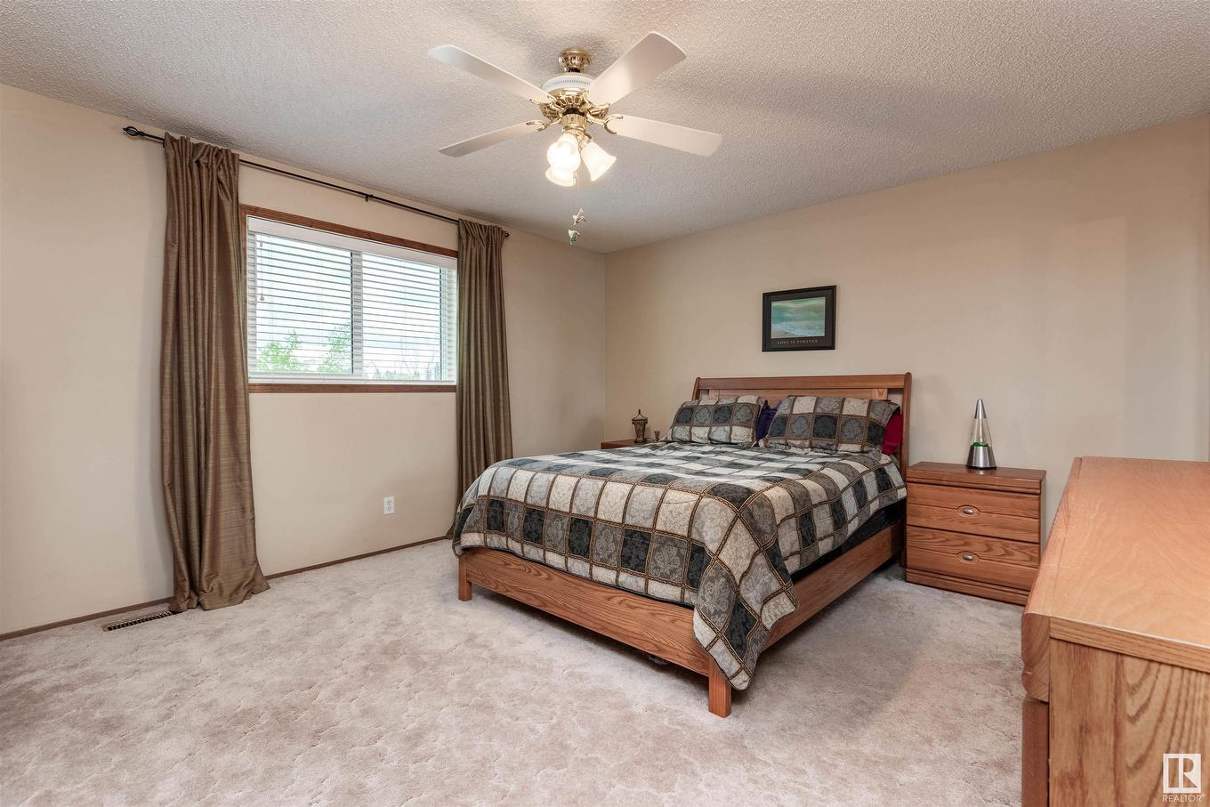 4126 46 Street, Vegreville, AB - Indoor Photo Showing Bedroom