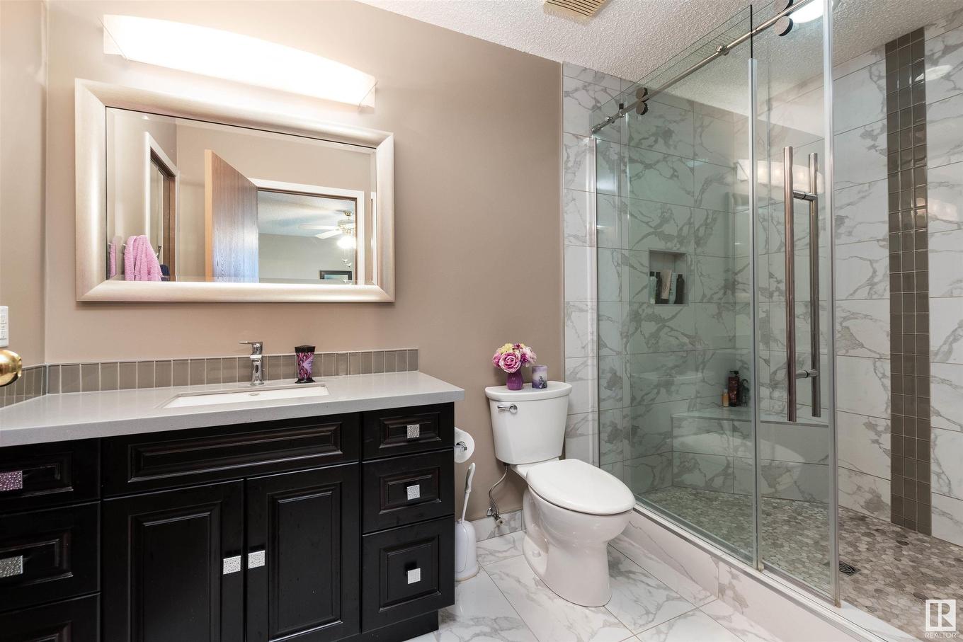 4126 46 Street, Vegreville, AB - Indoor Photo Showing Bathroom