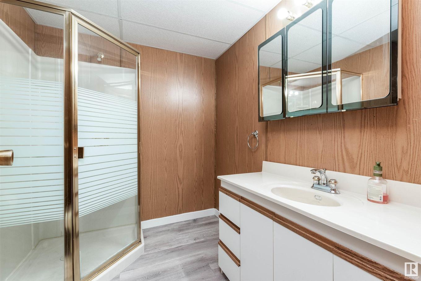4126 46 Street, Vegreville, AB - Indoor Photo Showing Bathroom