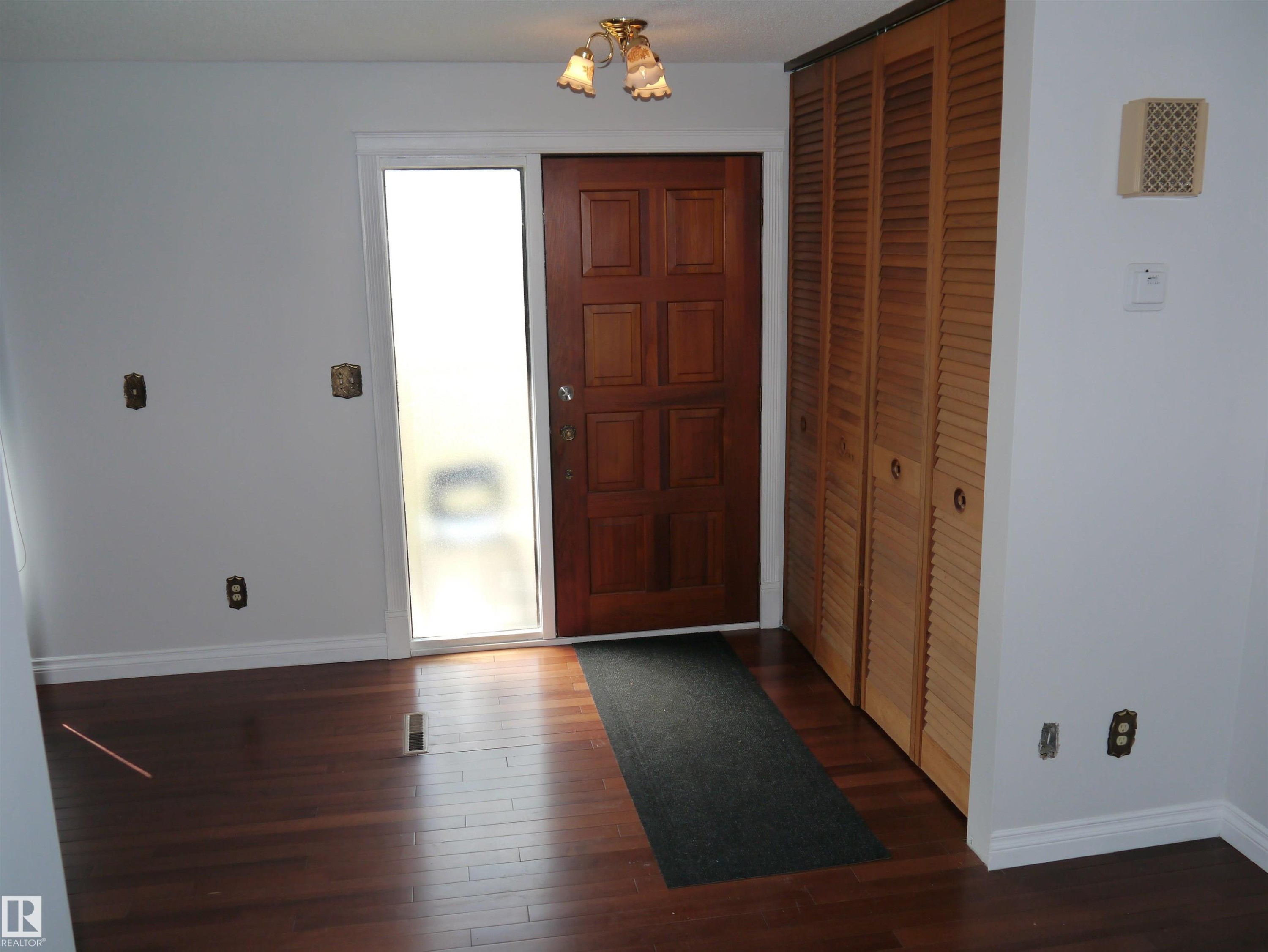 4907 & 4911 47 Avenue, Stony Plain, AB - Indoor Photo Showing Other Room