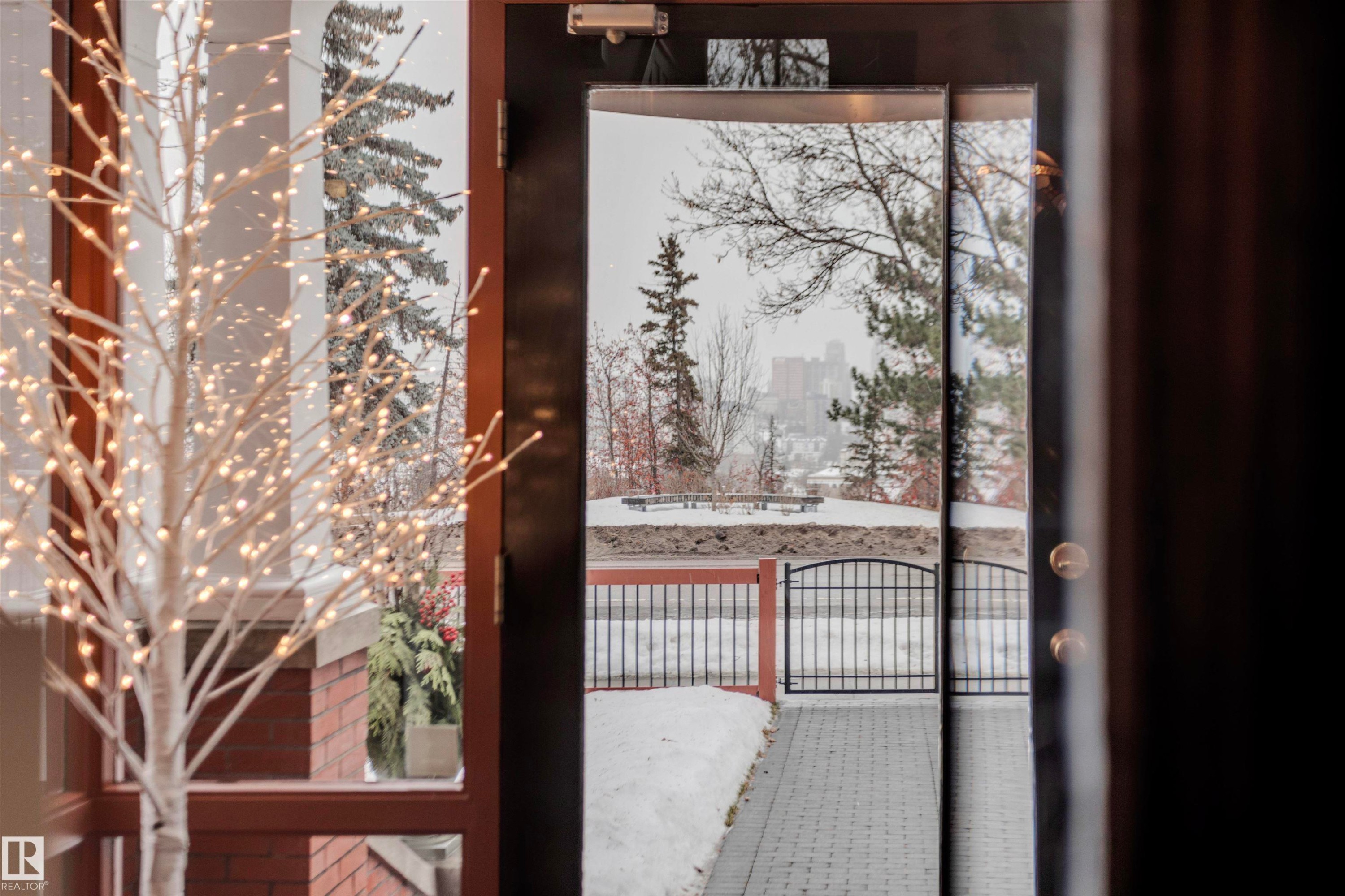 10417 Saskatchewan Drive, Edmonton, AB - Photo Showing Other Room