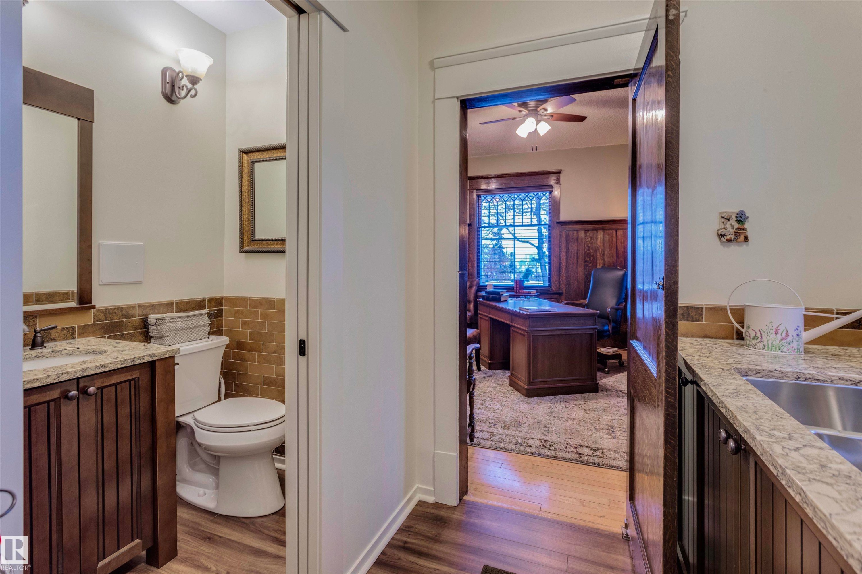 10417 Saskatchewan Drive, Edmonton, AB - Indoor Photo Showing Bathroom