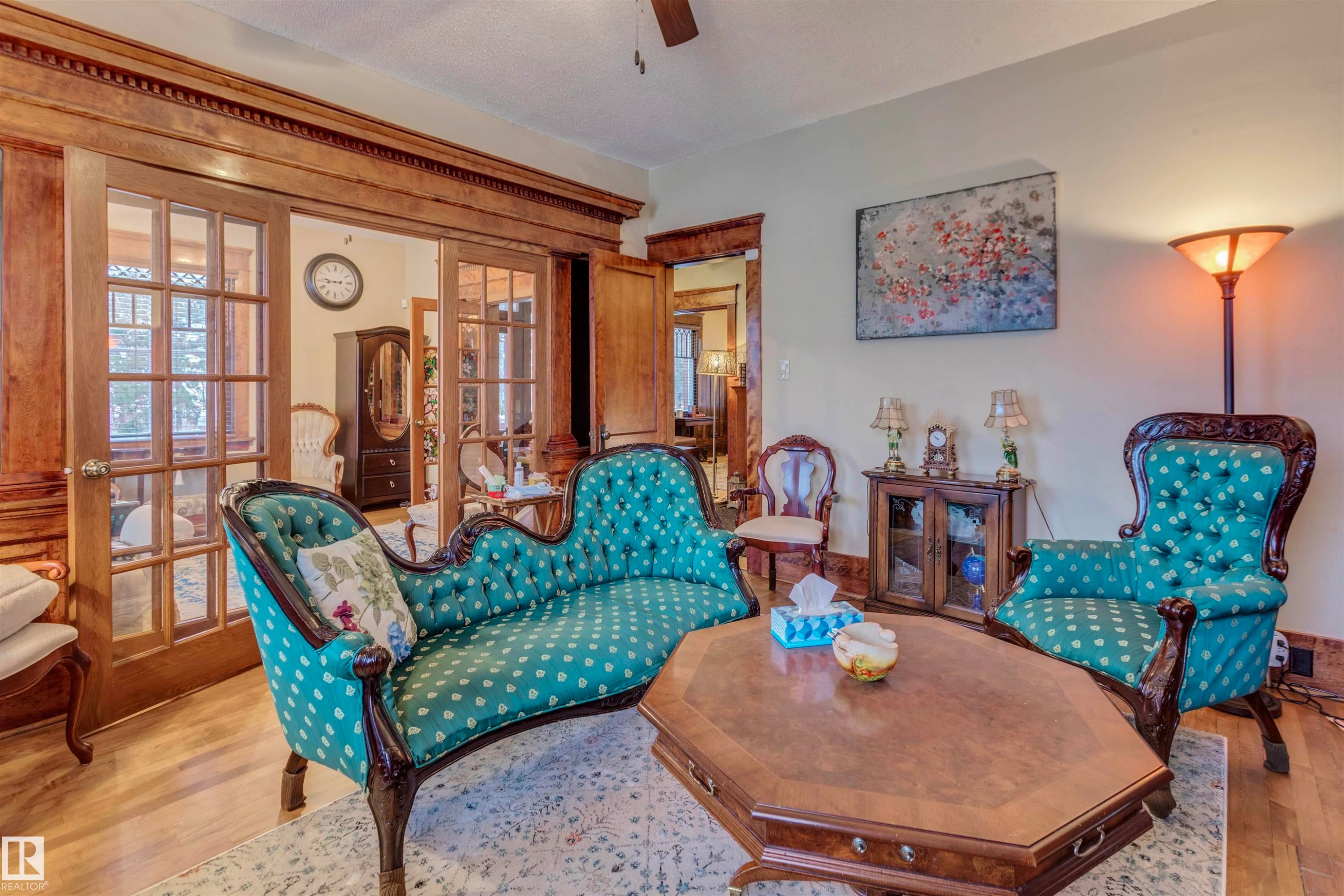10417 Saskatchewan Drive, Edmonton, AB - Indoor Photo Showing Living Room
