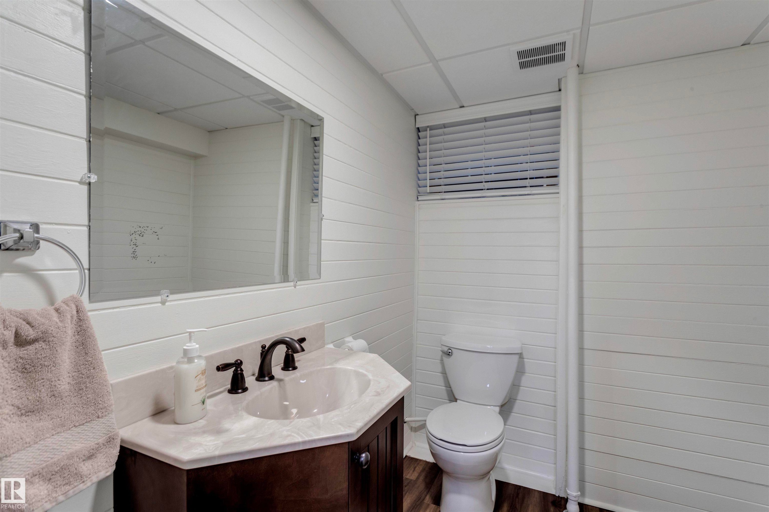 10417 Saskatchewan Drive, Edmonton, AB - Indoor Photo Showing Bathroom