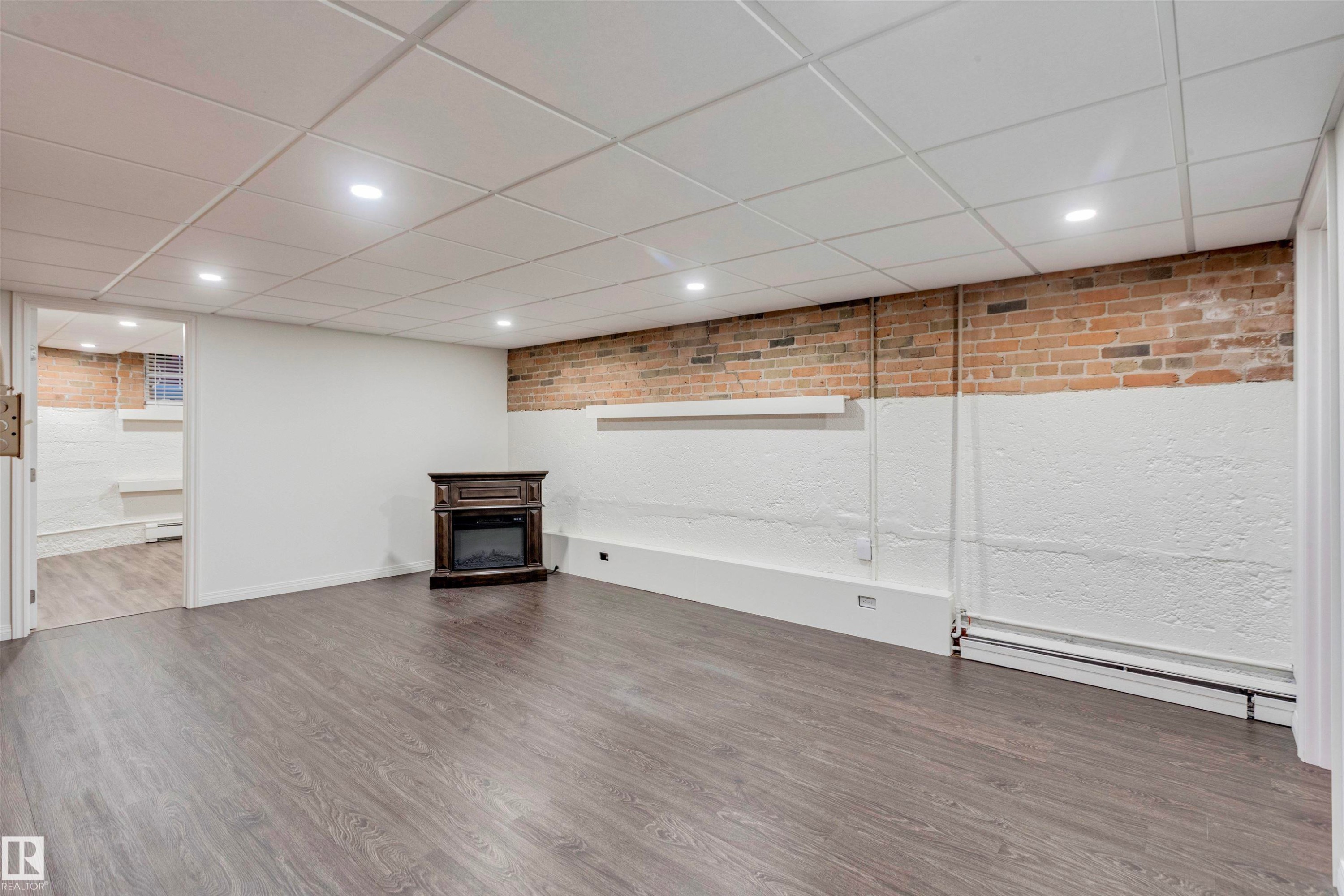 10417 Saskatchewan Drive, Edmonton, AB - Indoor